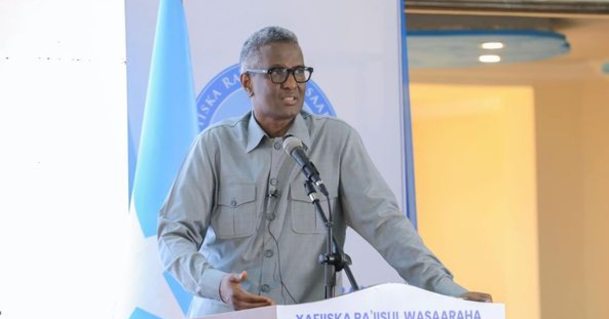 Ergeyga gaarka ah ee arrimaha abaaraha oo baaxadda abaaraha ugu warbixiyay xukuumadda.