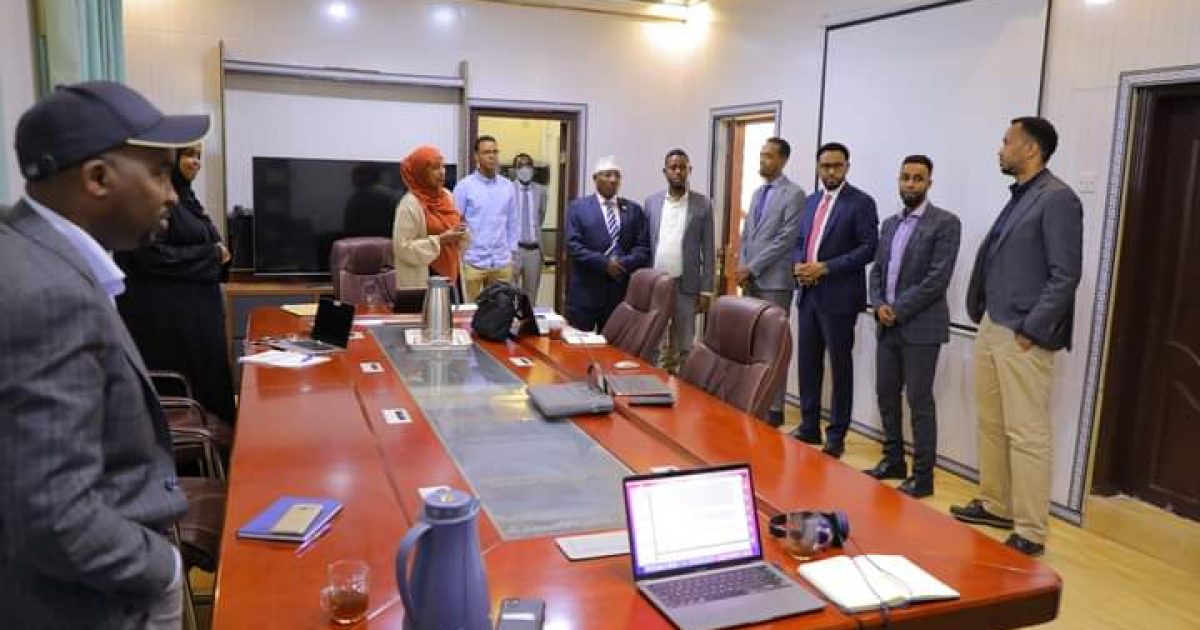 Wasiirka shaqada iyo arrimaha bulshada oo kormeeray waaxyaha Wasaaradda “SAWIRRO”