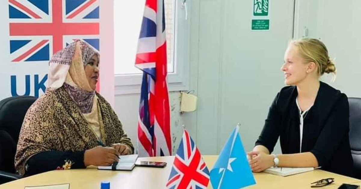 Wasiirka Haweenka Ee Hirshabeelle Oo La Kulantay Safiirka UK Ee Soomaaliya
