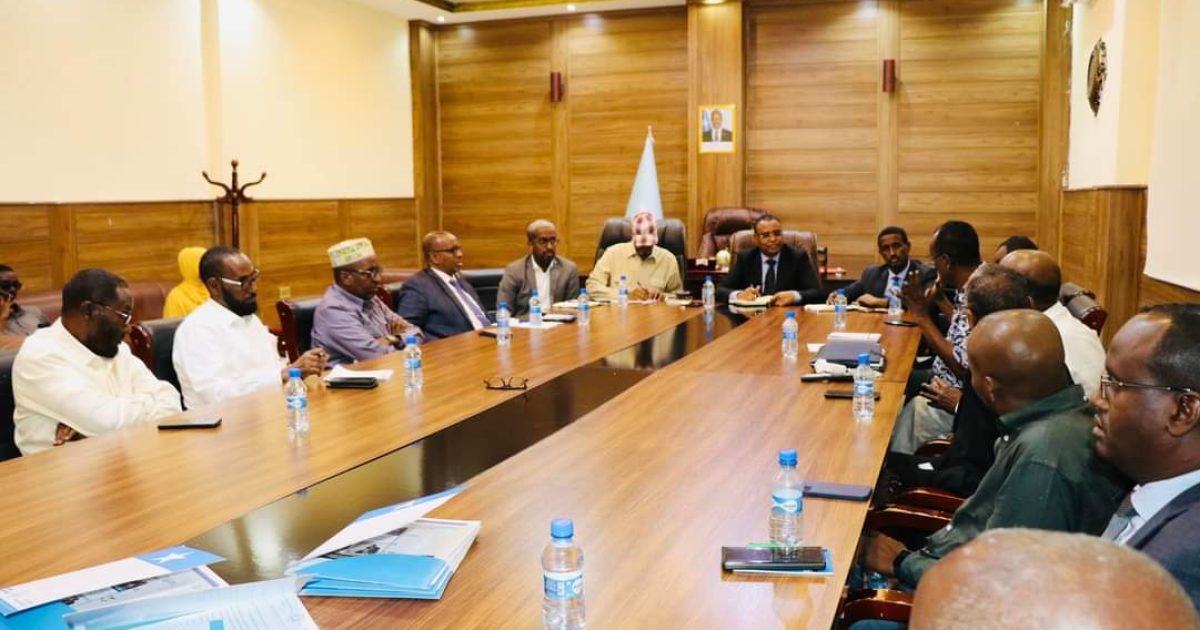 Wasiirka Ganacsiga Oo kulan La Qaatay Mas’uuliyiinta Rugta Ganacsiga 