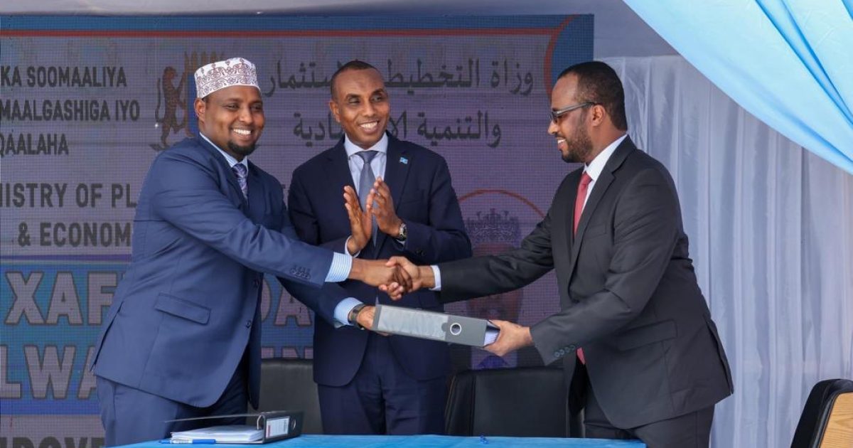 Sawirro: Wasiir Beena-beene oo lagu wareejiyey xilka wasaaradda Qorsheynta XFS