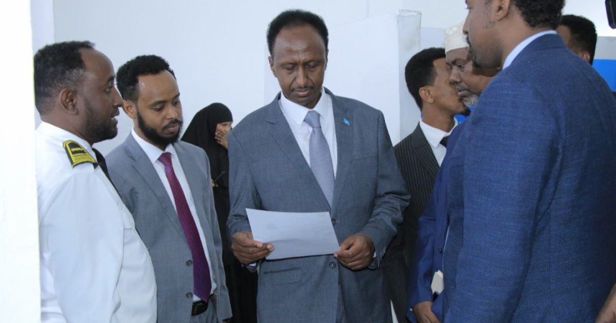 Wasiirka Amniga Gudaha Oo Kormeeray Xarunta Hay’adda Socdaalka