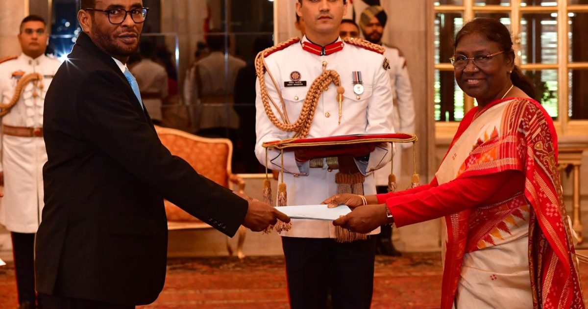 Safiirka ay JFS u magacawday dalka Hindiya oo laga guddoomay waraaqaha aqoonsiga Safiirnimo