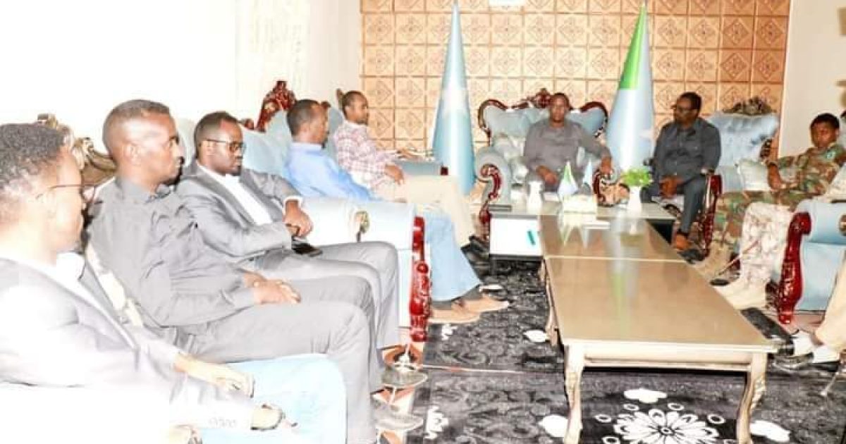 Wasiirka Difaaca ee Soomaaliya iyo Madaxweynaha Hirshabeelle Oo Ka Wada Hadlay Xoojinta La Dagaallanka Argagixisada Al-Shabaab