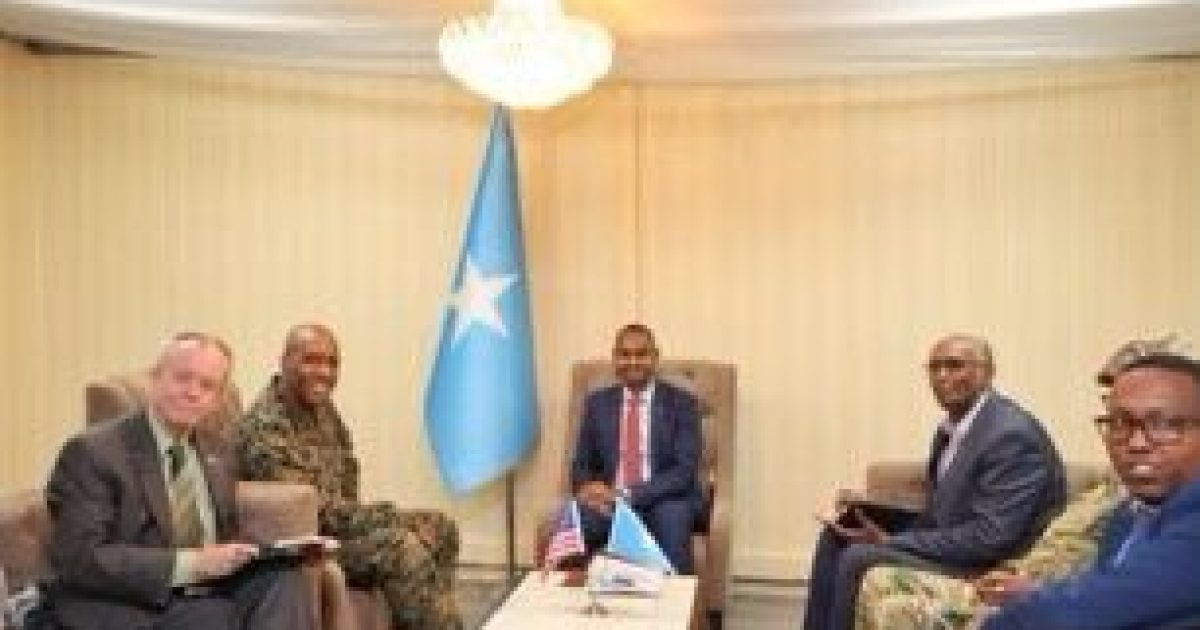 Wasiirka Gaashaandhigga Oo Qaabilay Taliyaha Ciidamada Mareykanka AFRICOM