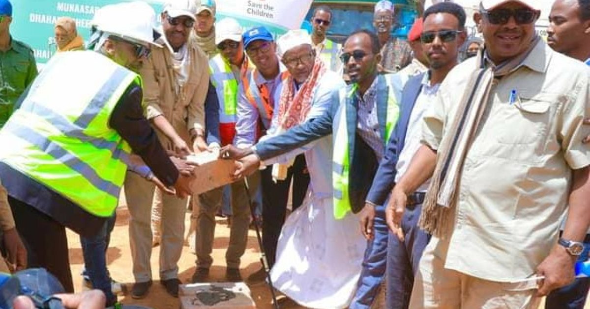 Madaxweynaha Puntland Oo Dhaggax Dhigay Wadadda Isku Xirto Magaalooyinka Sheerbi, Dhahar,Xingalool