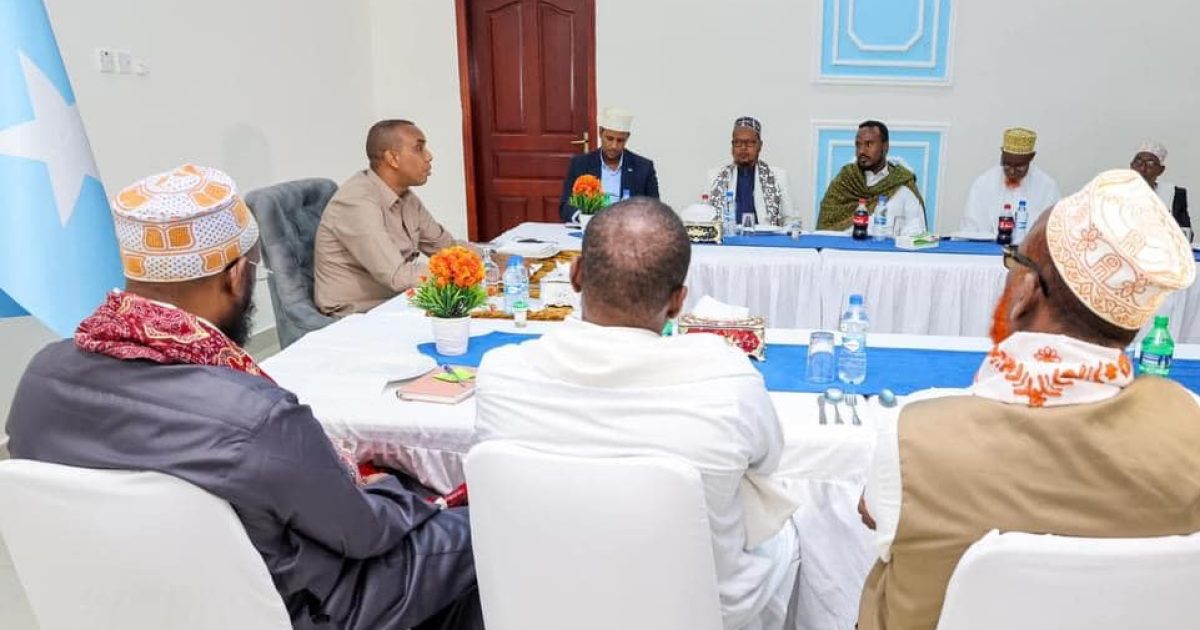 Ra’iisulwasaare Xamsa oo la kulmay Culimaa’udiinka Soomaaliyeed+Sawirro