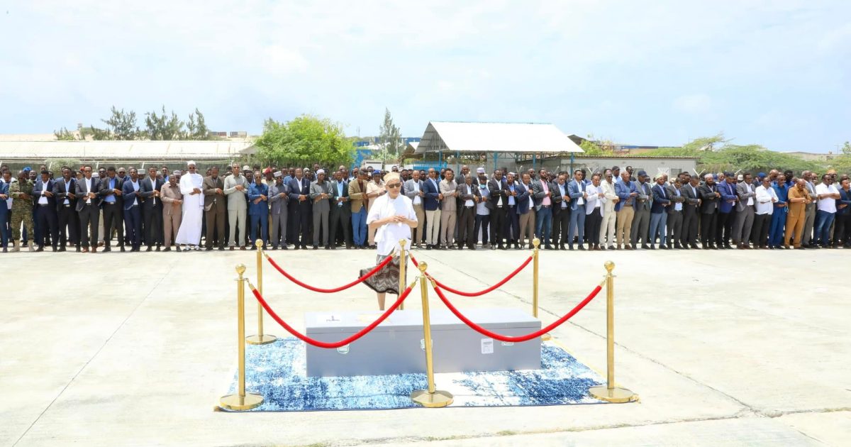 Madaxweynaha Dalka Oo Ka Qeyb-Galay Salaadda Janaasada, Hooyada Madaxweynihii Hore