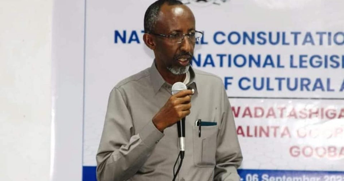 Wasiirka waxbarashadda ee XFS oo soo xiray shirka wadatashiga Qaran ee sameynta sharciga illaaalinta goobaha Hidda-dhaqanka.