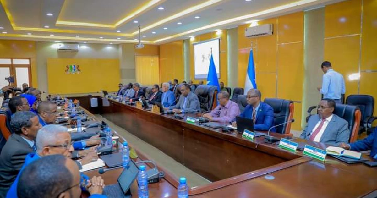 Madaxweyne Deni oo Guddoomiyay shirka golaha Wasiirada