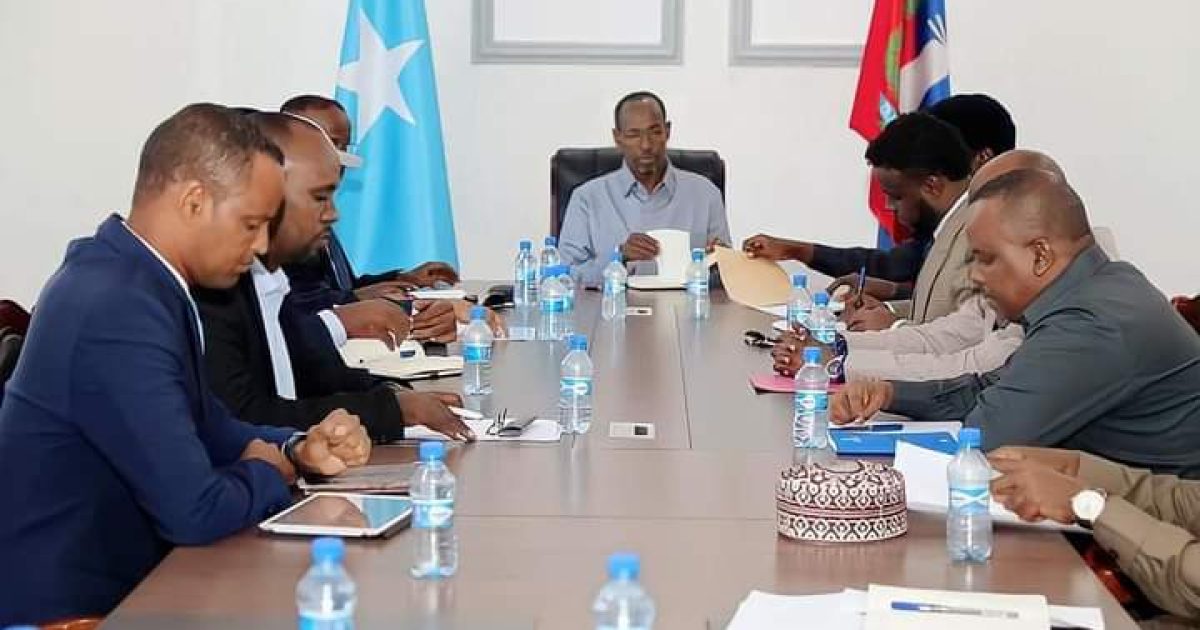 Duqa Muqdisho oo la kulmay Agaasimeyaasha guud ee Dowladda Hoose