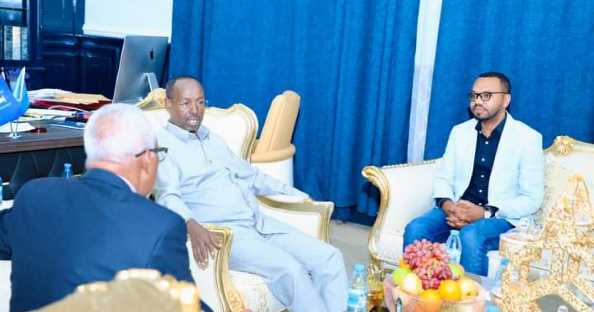 Duqa Caasimada oo qaabilay Sii-hayaha Safiirka Safaaradda Jabuuti