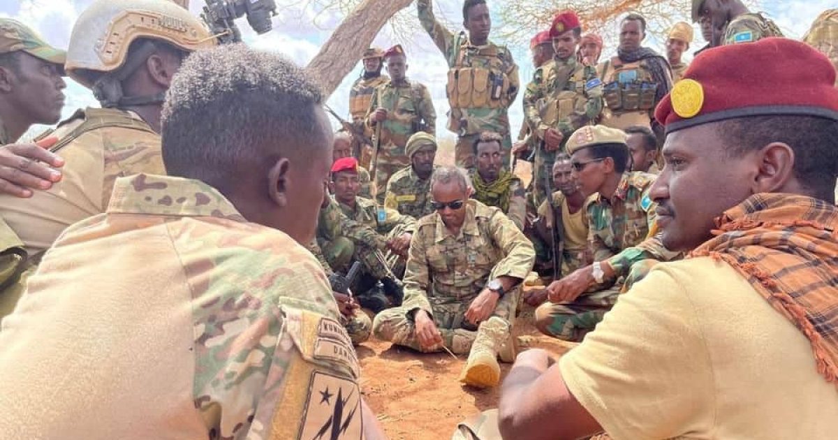 Wasiirka gaashaandhigga oo bogaadiyay howlgallada ay ciidanka xoogga iyo shacab iskaashana ka wadaan gobollo ka mid ah dalka.