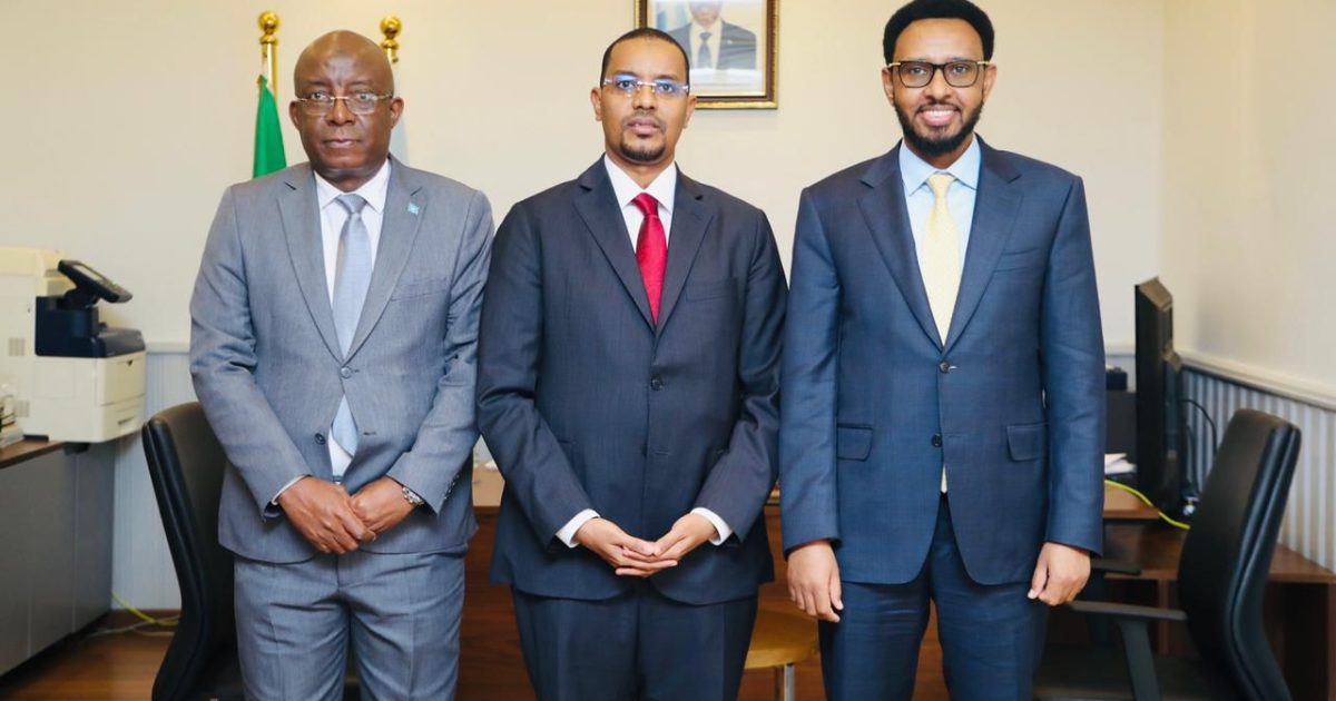 Wasiirada Warfaafinta Iyo Arrimaha Bulshada Oo Booqday Safaaradda Soomaaliya Ee Masar