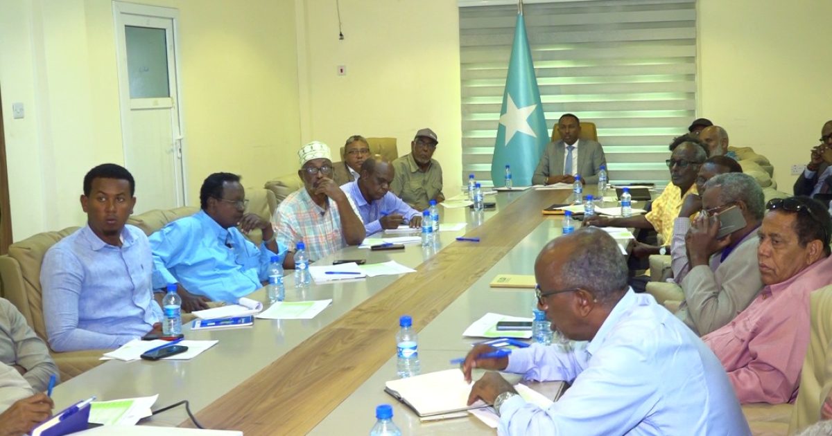 Wasiirka Beeraha iyo Waraabka XFS Oo Kulan Wadatashi La Qaatay Qubarada Beeraha Ee Dalka