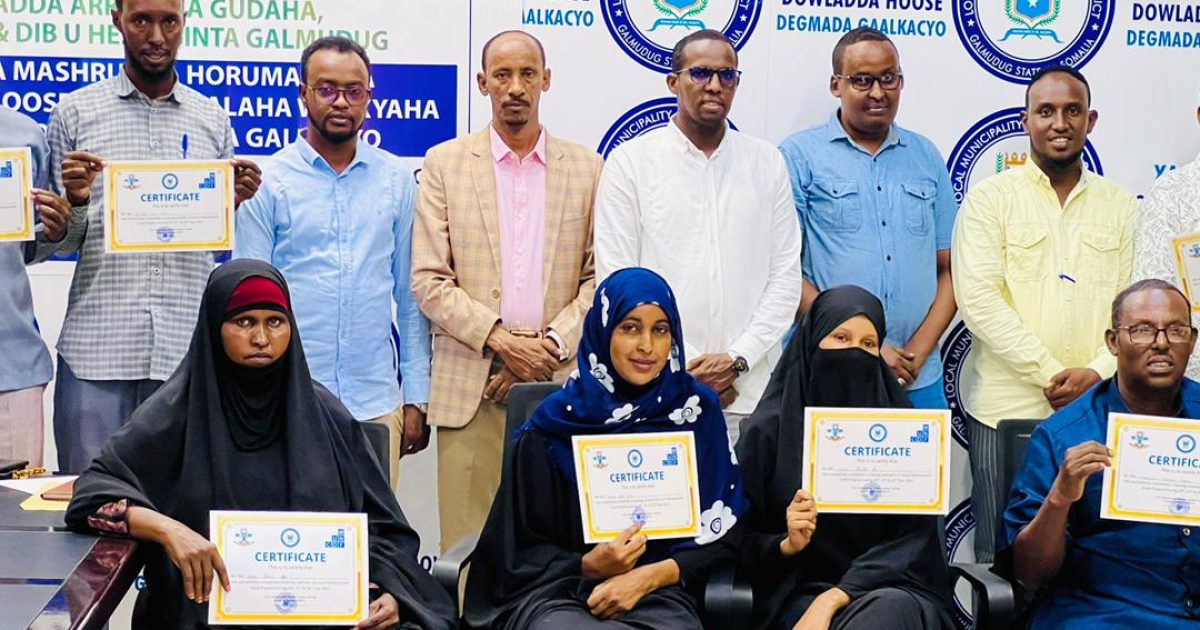 Duqa Degmada Gaalkacyo oo tababar u soo xiray xildhibaannada Golaha Deegaanka