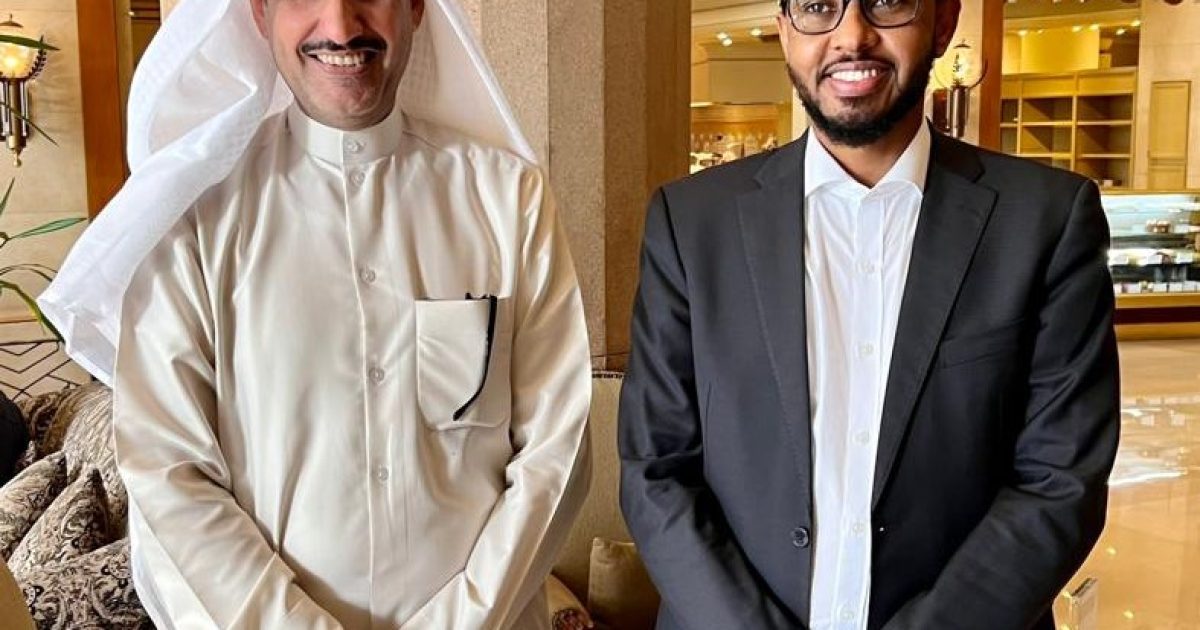 Wasiirka Shaqada XFS Oo La Kulmay Agaasimaha Guud Ee Ururka Shaqada Ee Jaamacadda Carabta