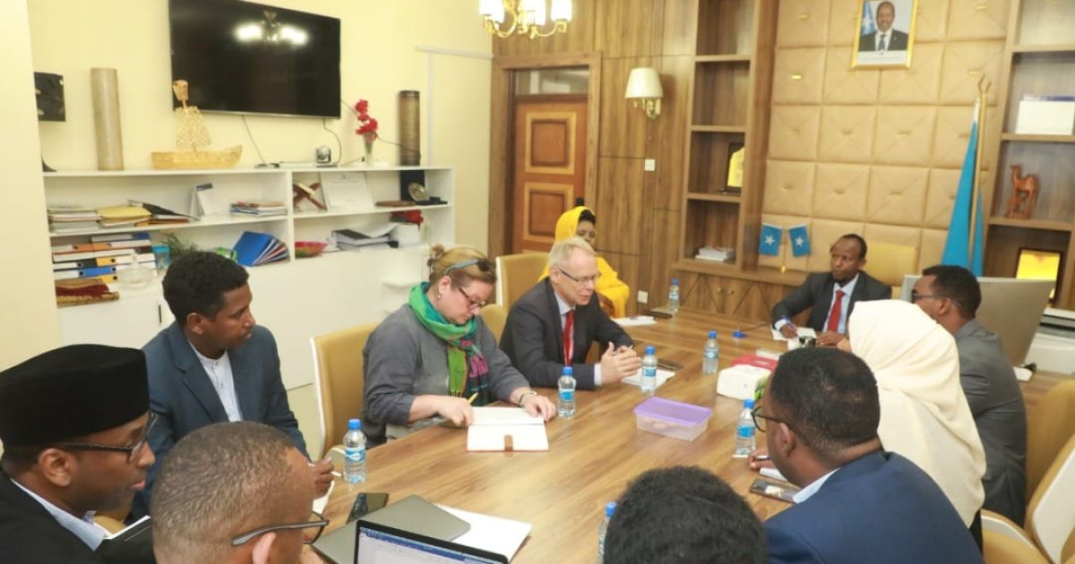 Wasiirka Caafimaadka XFS oo la kulmay Safiirka Dowladda Sweden ee Soomaaliya