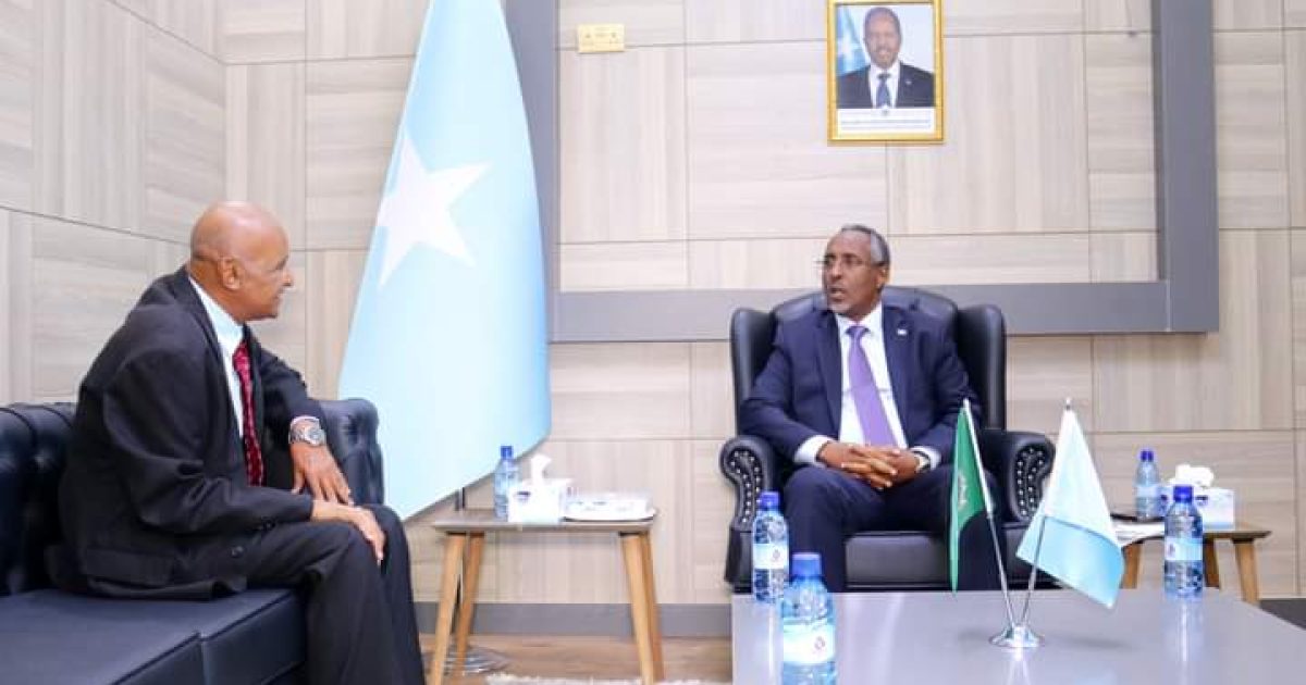 Wasiirka Arrimaha Dibadda Soomaaliya Oo Xafiiskiisa Ku Qaabilay Wakiilka Jaamacadda Carabta Ee Soomaaliya