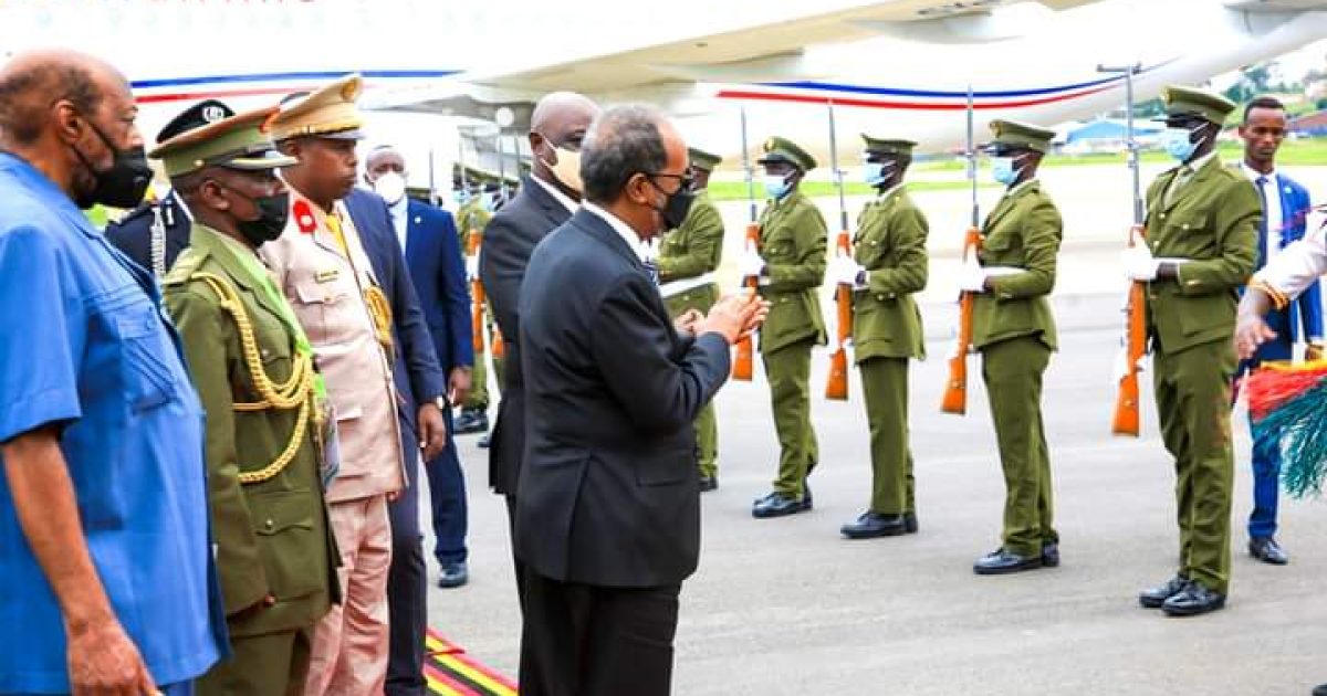 Madaxweyne Xasan Sheekh Oo Booqasho Uga Bilaabatay Dalka Uganda