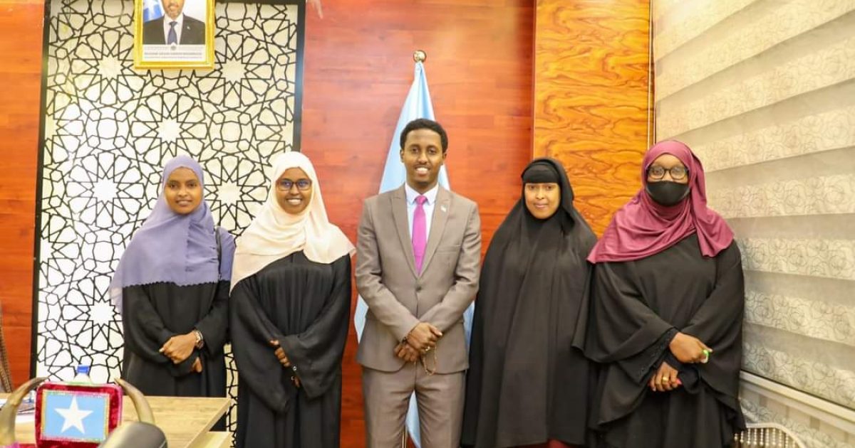Wasiirka Dhalinyarad Oo Kulan La Qaatay Guddiga Gabdhaha Xirfadlayaasha Caafimaadka