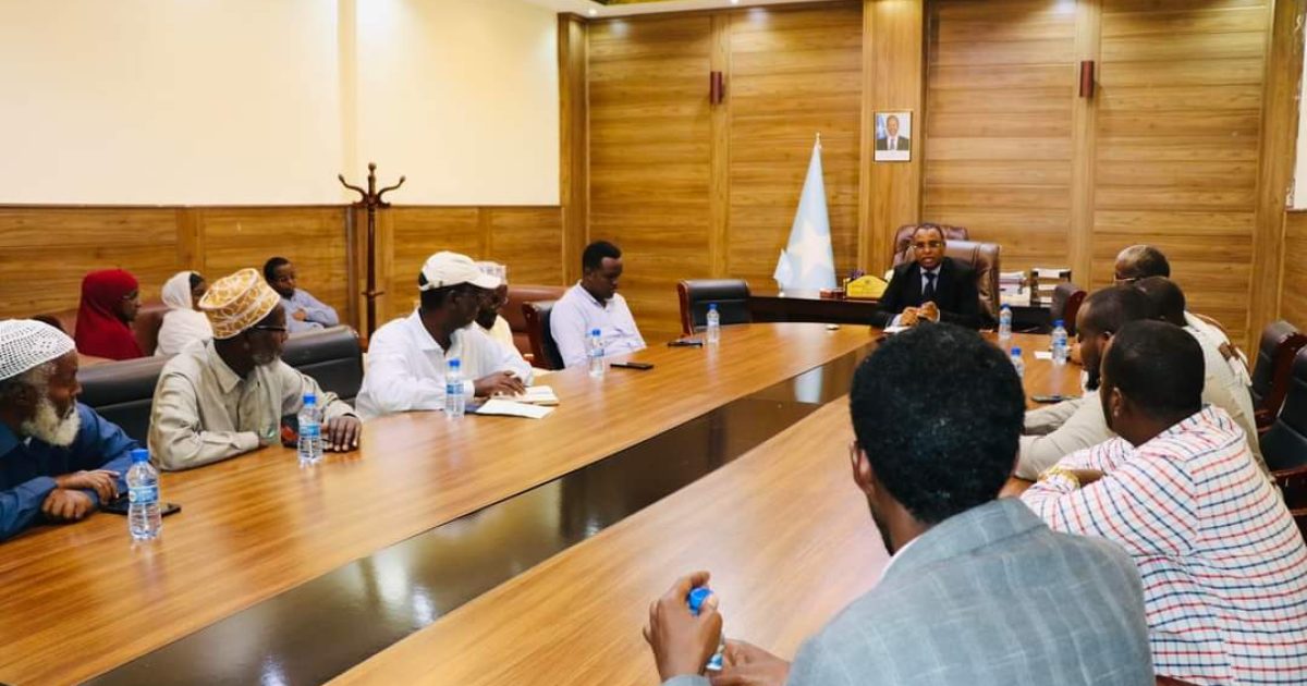 Wasiirka Ganacsiga XFS Oo Kulan La Qaatay Ganacsatada Beeralayda ah ” SAWIRRO”