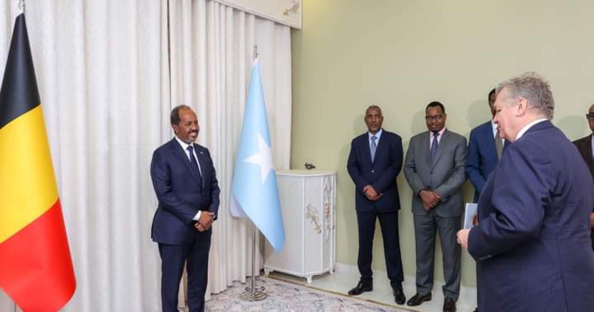 Madaxweyne Xasan Sheekh Oo Warqadaha Aqoonsiga Ka Guddoomay Danjireyaasha Dalalka Jarmalka, Denmark iyo Belgium