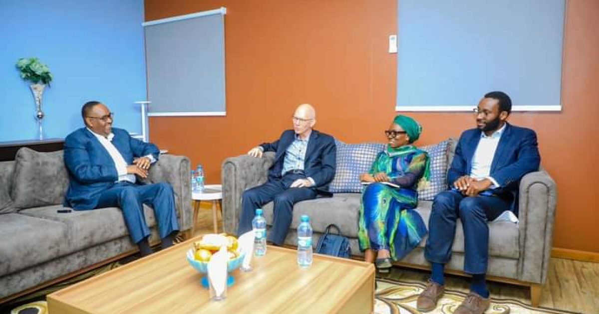 Madaxweyne Deni oo kulan macsalaameen ah la yeeshay James Swan