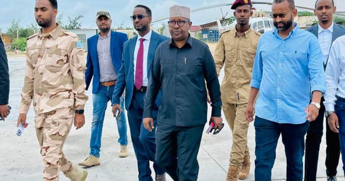 Wasiirka arrimaha gudaha iyo wafdi uu hoggaaminayo oo u ambabaxay Buulaburde