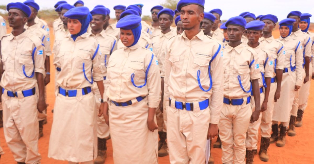 Askar booliis ah oo Cadaado tababar loogu soo xiray “SAWIRRO”