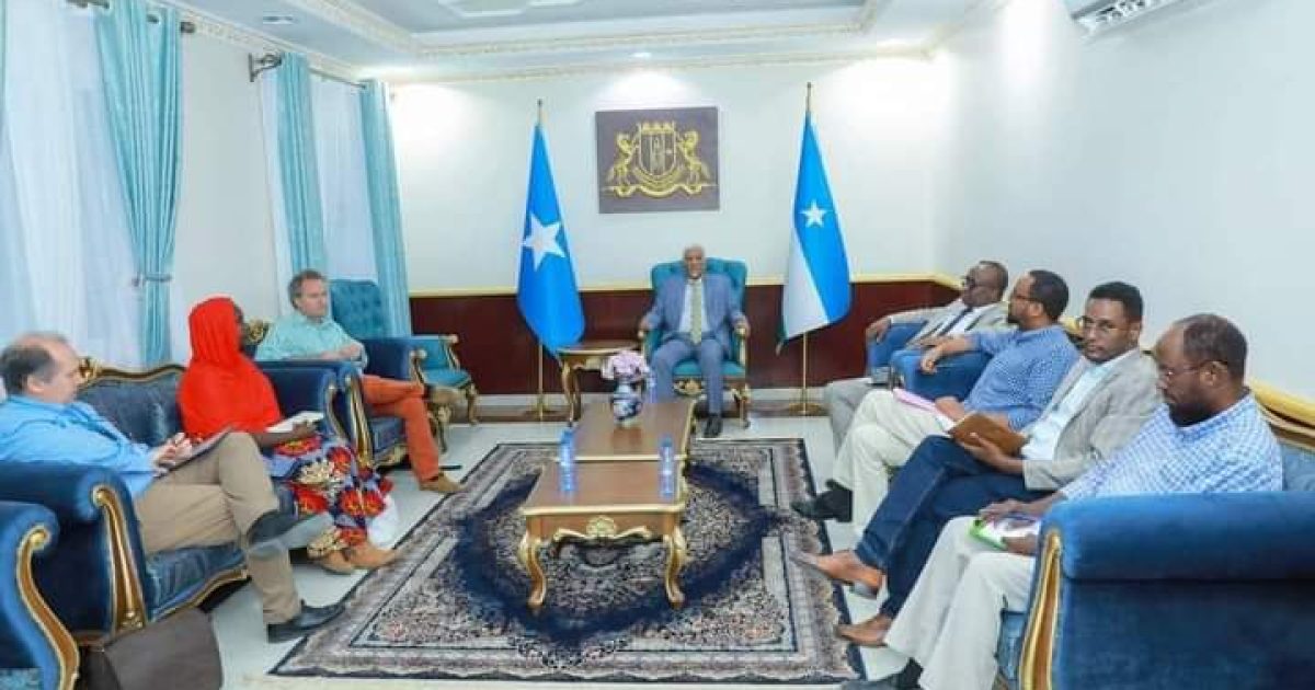 Madaxwayne Ku-xigeenka Puntland Oo La kulmay Madaxa Horumarinta Degmooyinka