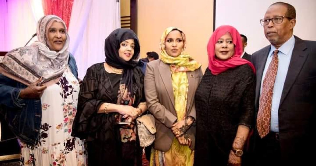 Wasiirka Gaadiidka iyo Duulista Hawada XFS oo kulan xog-wareysi ah la qaadatay Jaaliyadda Soomaaliyeed ee Canada+Sawirro