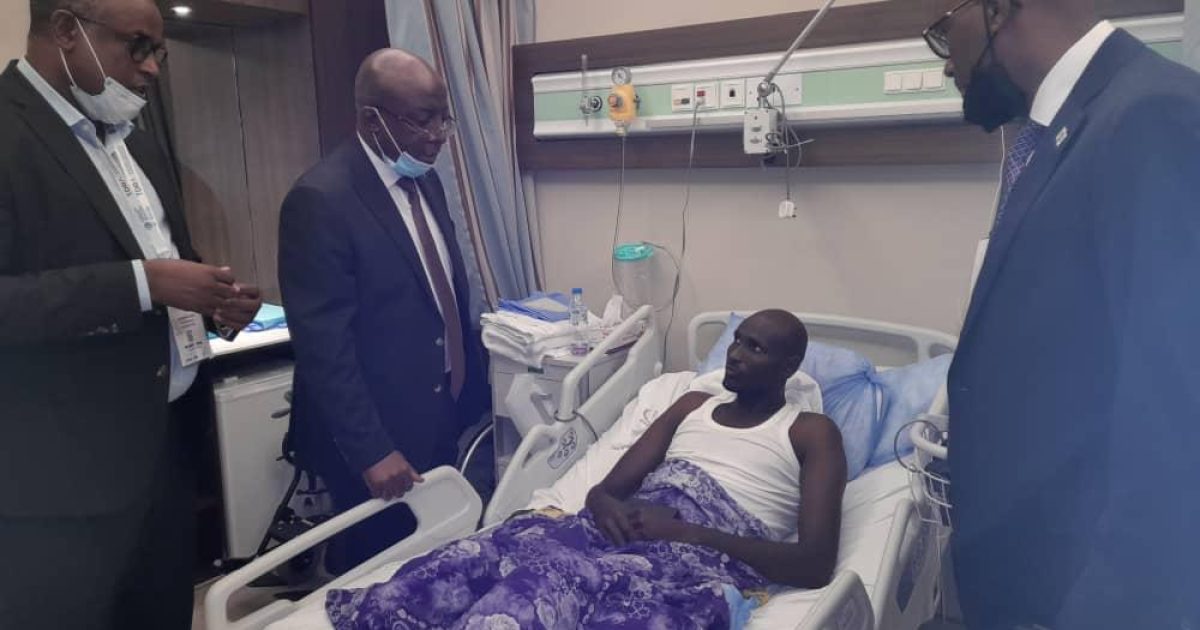 Wasiirka Warfaafinta Oo Dhaawacyada Qarixii Zoobe2 Ku Booqday Isbitaal Ku Yaala Dalka Isutagga Imaaraadka Carabta