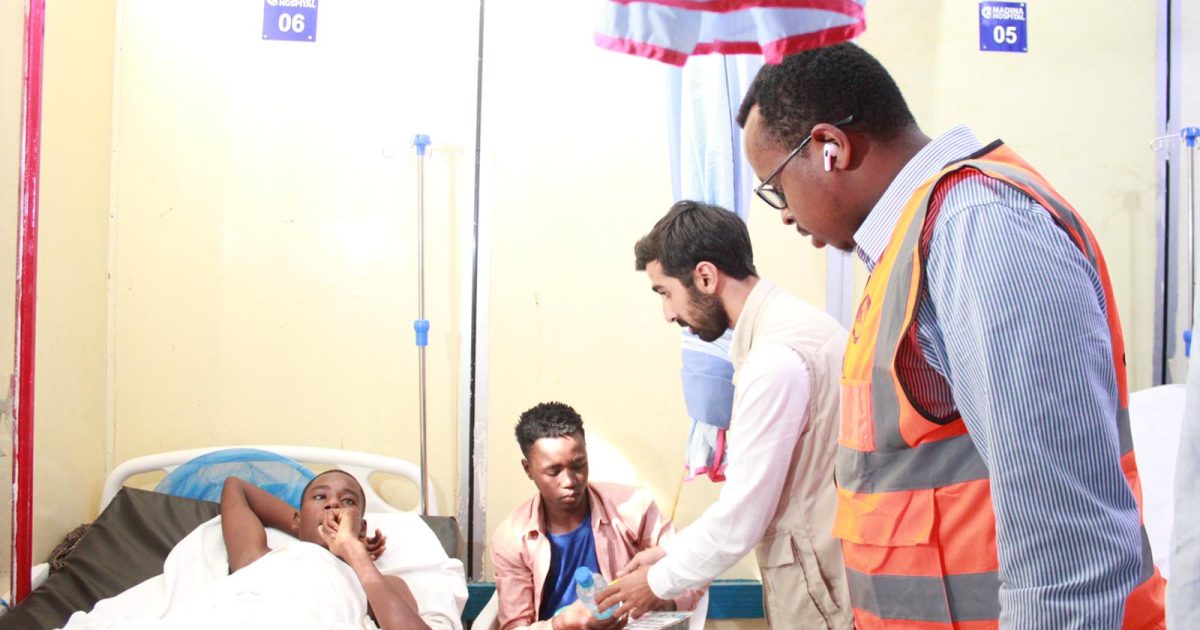 Hay’adda İHH oo kaalmo gaarsiisay dadkii ku dhaawacmay qaraxii Soobe+Sawirro