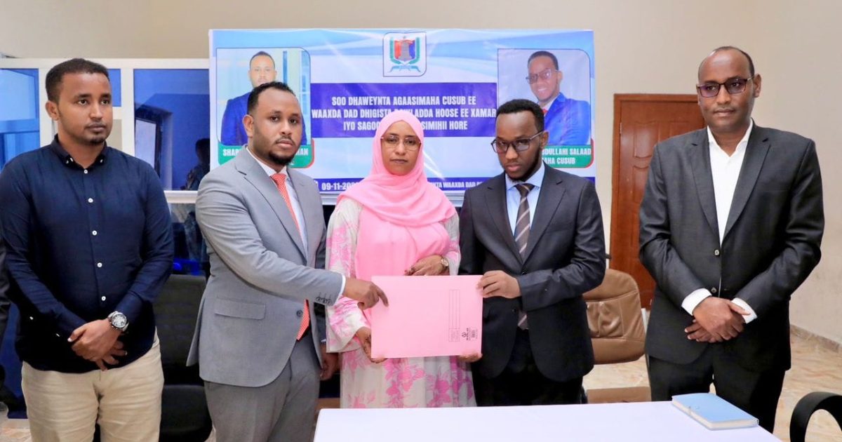 Guddoomiye ku-xigeenka Gobolka Banaadir oo xilalka u kala wareejisay Agaasimeyaal