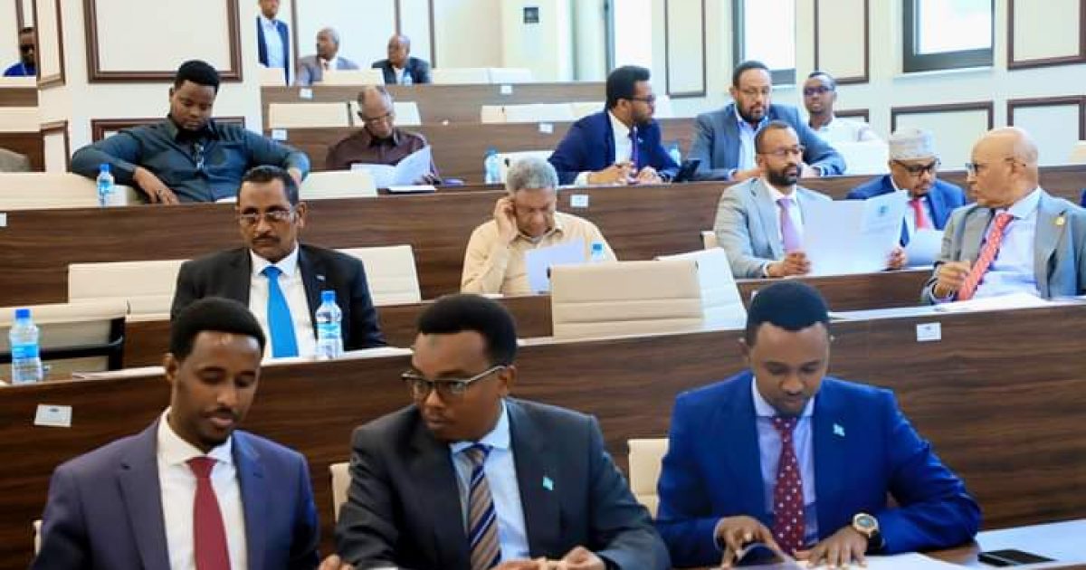 Xildhibaannada Golaha Shacabka oo loo qeybiyay Xeer hoosaadka lagu dhaqayo Golaha