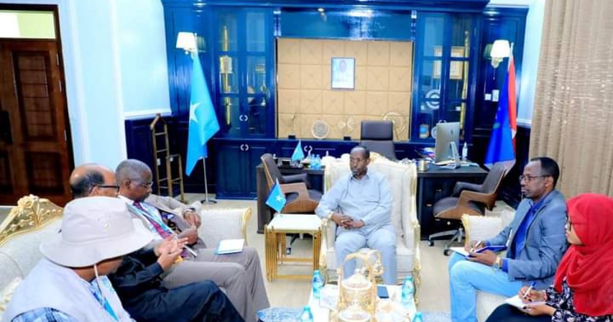 Guddoomiyaha gobolka Banaadir oo qaabilay Wakiilka Hey’adda Qaxootiga Aduunka ee Soomaaliya.