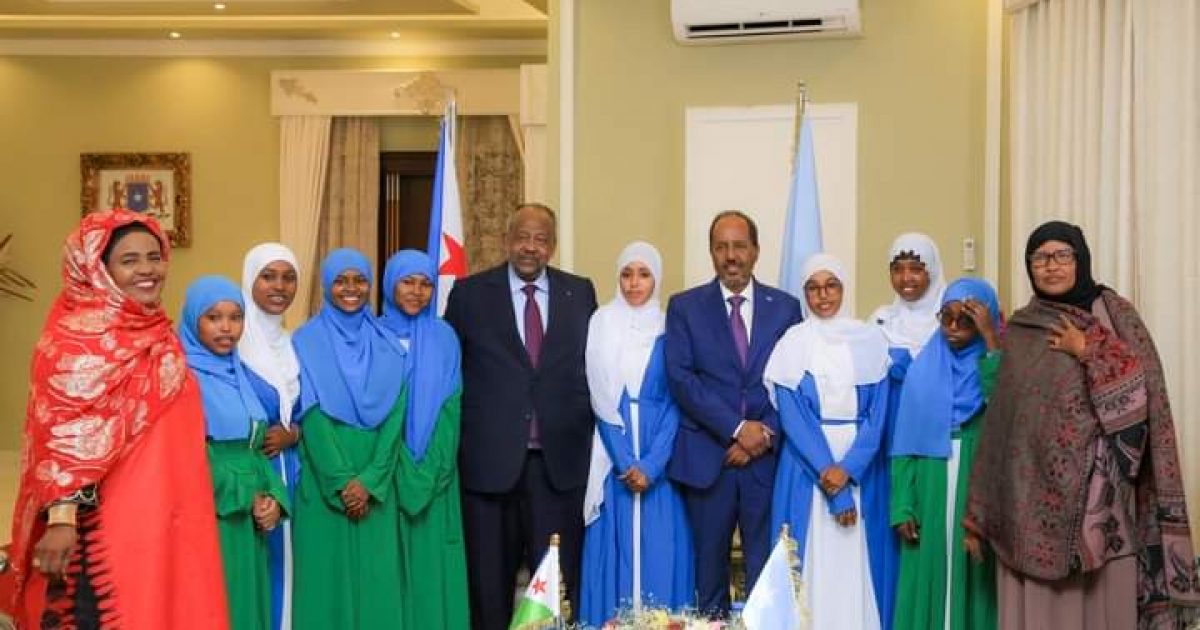 Madaxweynayaasha Soomaaliya iyo Jabuuti oo qaabilay Gabdhaha agoonta ee Iskuulka Boondheere