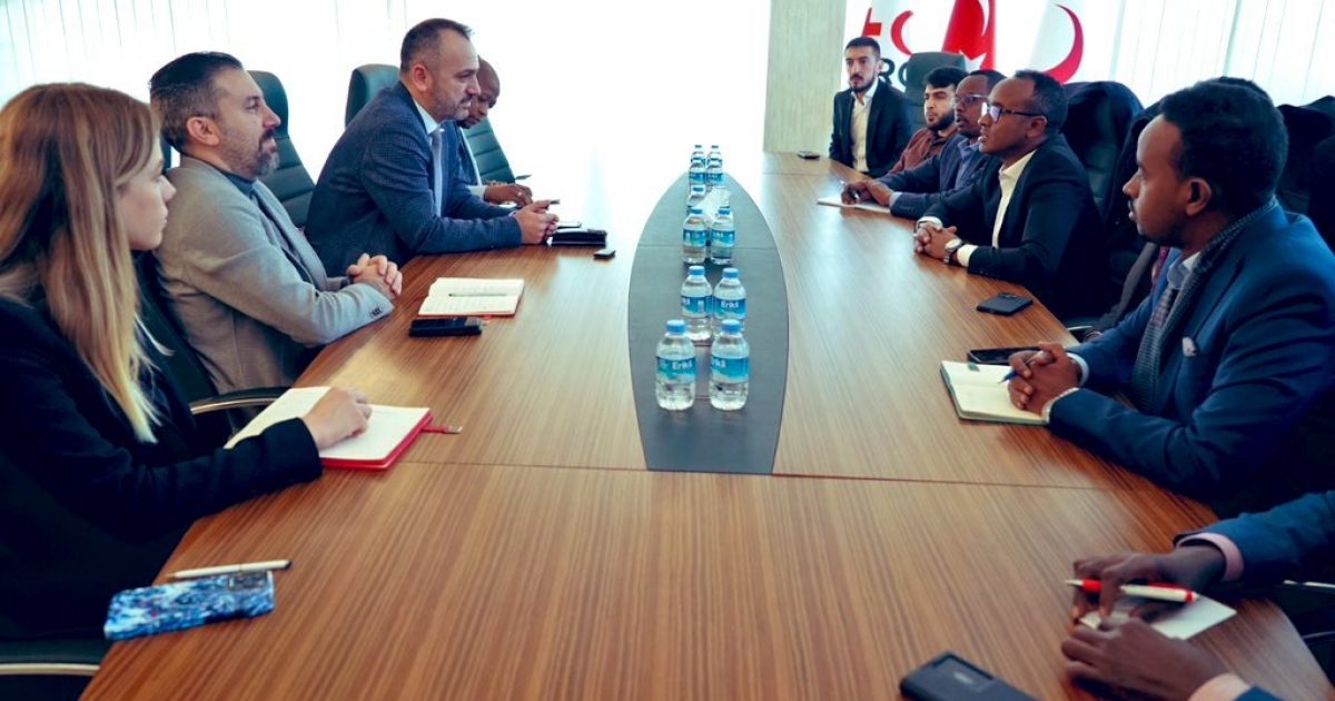 Sawirro: Guddoomiyaha hey’adda maareynta musiibooyinka oo Turkiga kula kulmay madaxda Bisha Cas