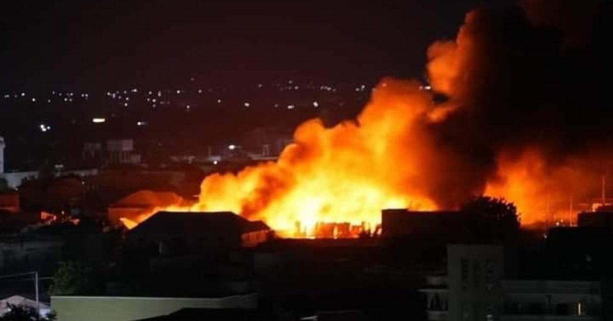 Dab khasaaro kala duwan dhaliyey oo xalay ka kacay Suuqa Bakaaraha.