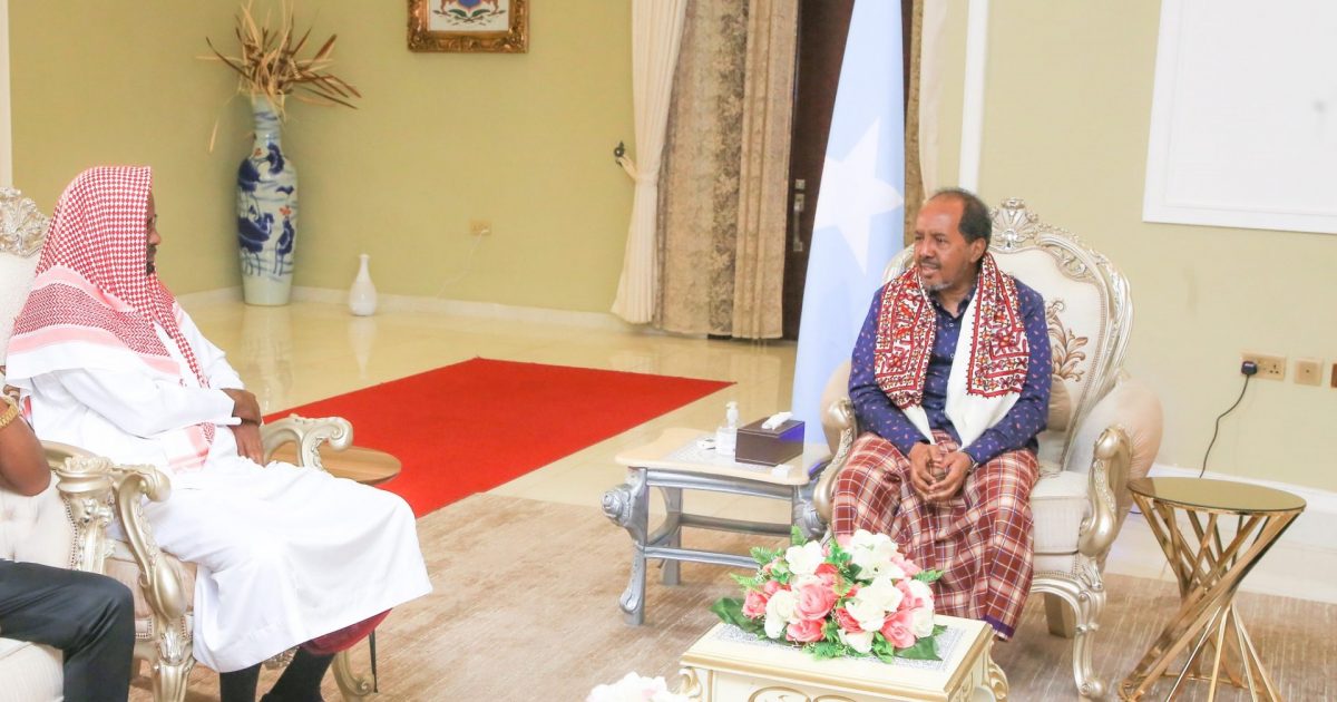 Madaxweyne Xasan Sheekh oo Kulan la qaatay guddiga waalidiinta ciidanka tababbarka ku qaatay Ereteriya