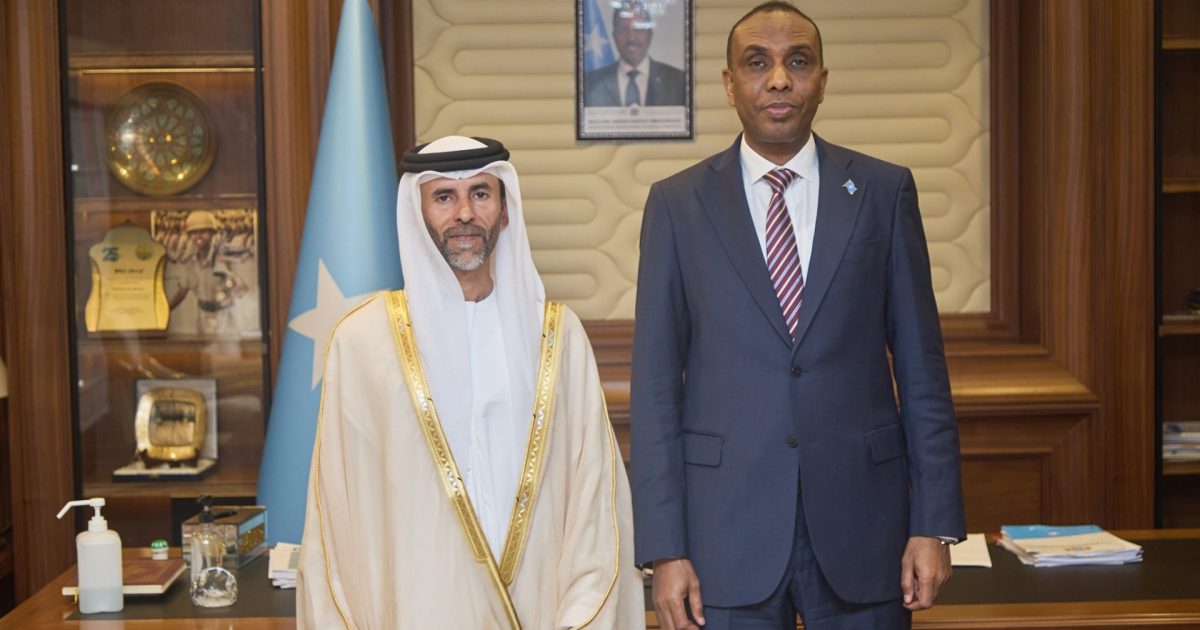 R\W Xamse oo xafiiskiisa ku qaabilay Safiirka Imaaraadka ee Soomaaliya