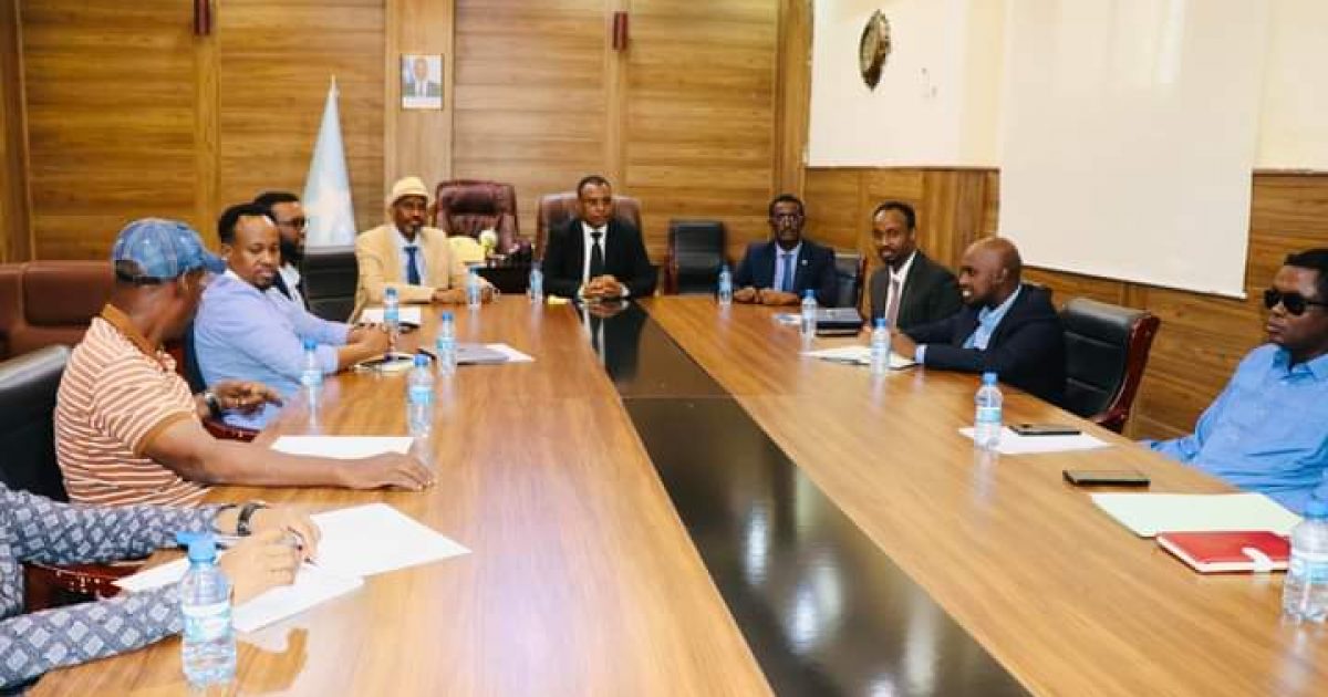 Wasaaradda Ganacsiga oo ka shirtay dardargelinta qorshaha hortebinta u leh Wasaaradda “SAWIRRO”