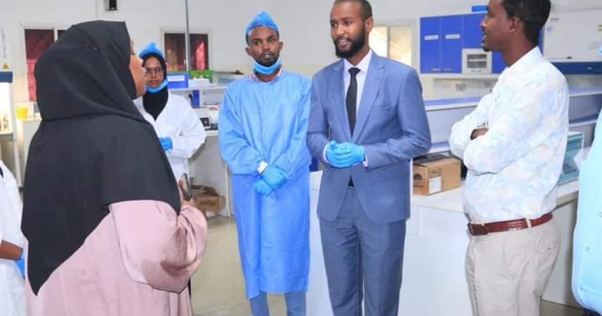 Wasiir ku-xigeenka Caafimaadka oo kormeeray xarunta dhexe ee Shaybaarka Qaranka