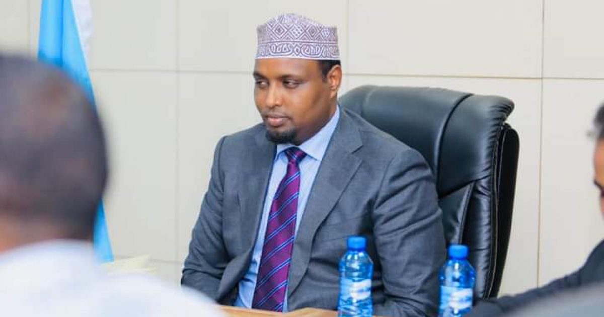 Wasiirka Qorsheynta oo madaxda Wasaaradda kala hadlay horumarinta mashaariicda muhiimka ah