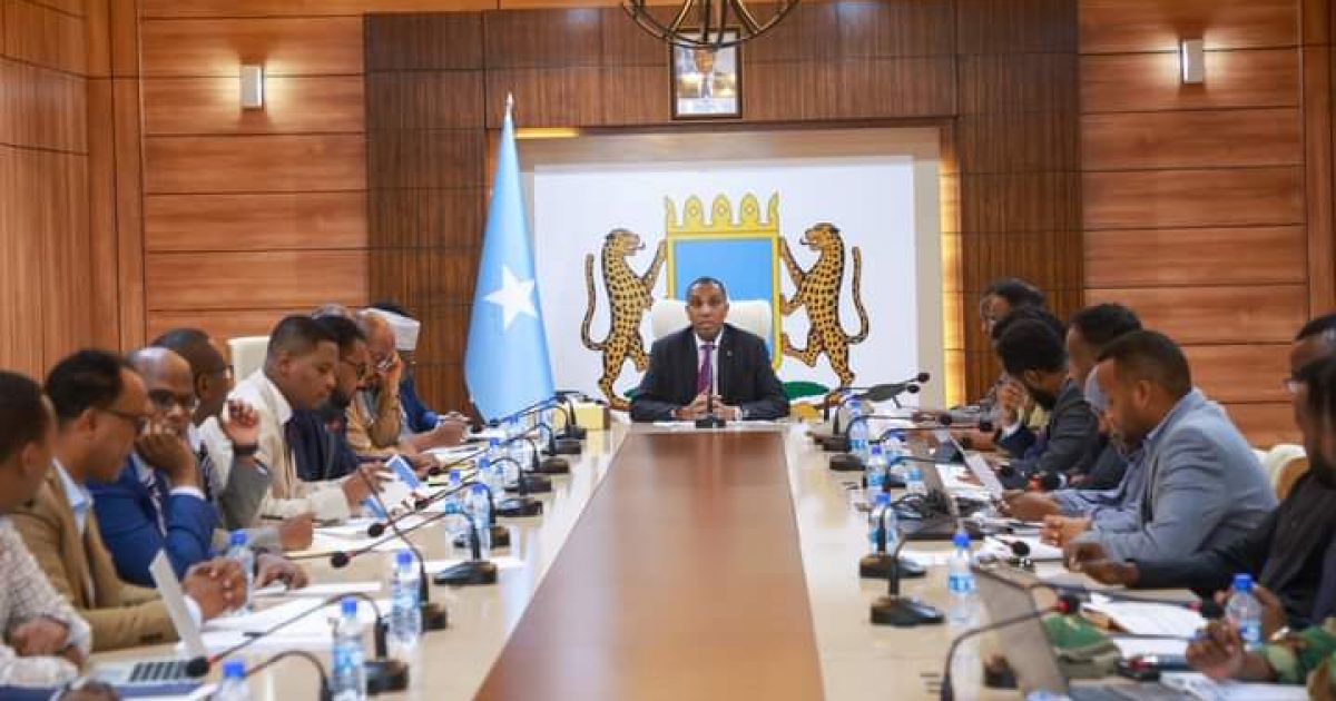 RW Xamse oo guddoomiyay shir looga hadlayay amniga dalka