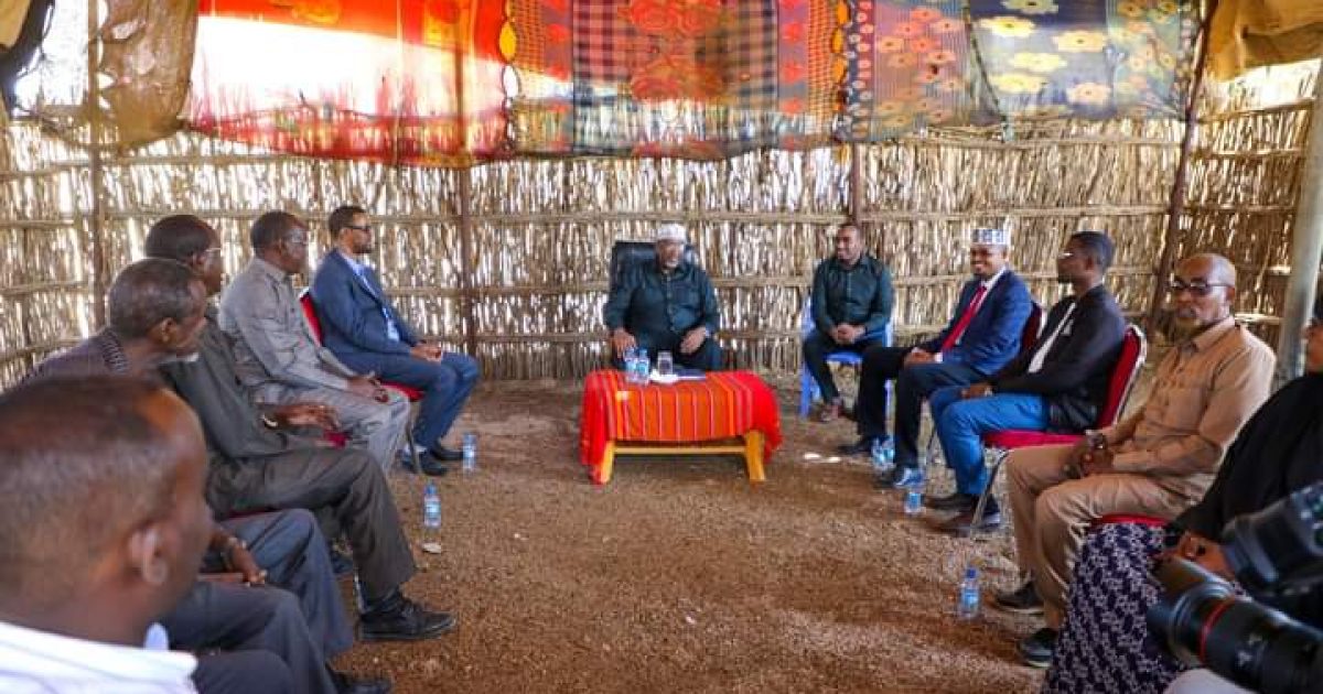 Aadan Madoobe oo la kulmay siyaasiyiinta ka aragtida duwan maamulka K/Galbeed