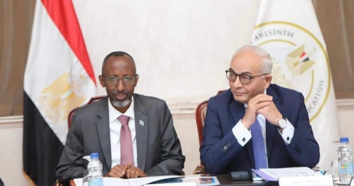 Wasiirka Waxbarshada XFS oo Heshiis waxbarasho la saxiixday dhigiisa dalka Masar.