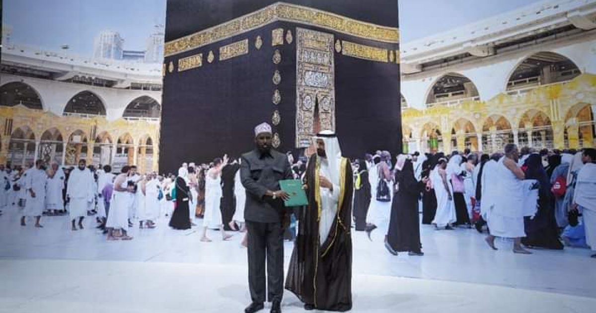 Wasiirka Awqaafta iyo Diinta Soomaaliya oo heshiis la galay dhiggiisa dalka Boqortooyada Sacuudiga