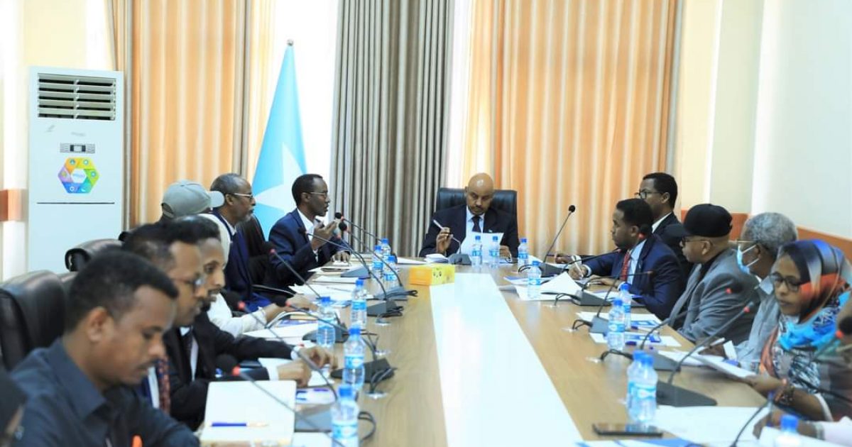 Guddiga arrimaha Bulshada ee Aqalka Sare oo u yeeray Guddiga Shaqaalaha Rayidka